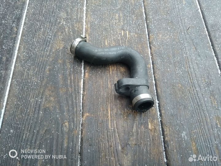 Патрубок вентиляции Фольксваген Гольф 4 1.8 AGU