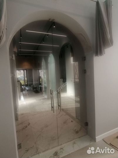 Стеклянная дверь по индивидуальным размерам