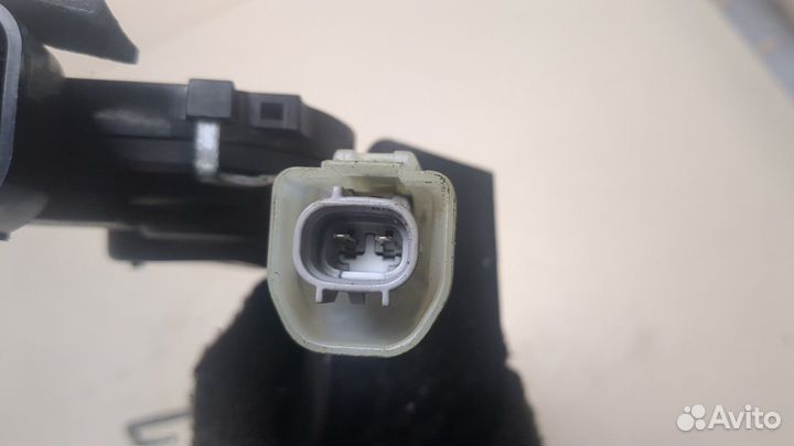 Замок багажника Toyota RAV 4, 2002