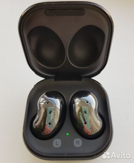 Беспроводные наушники Samsung Galaxy Buds Live