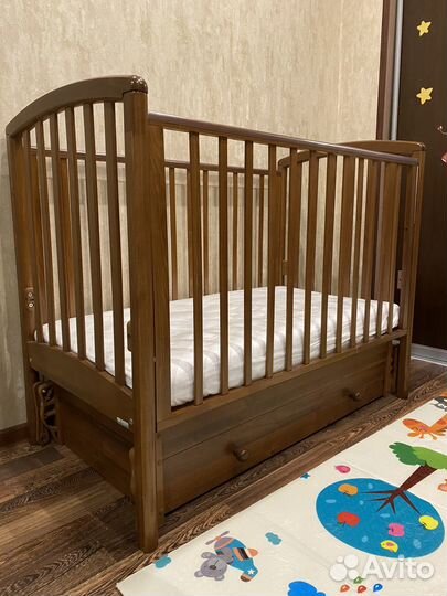 Детская кровать для новорожденных с маятником