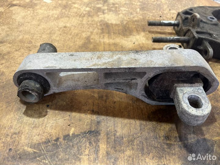 Кронштейн двигателя/мкпп Fiat Linea