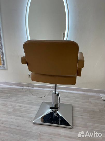 Парикмахерское кресло новое