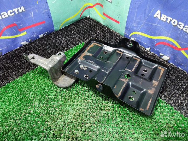 Площадка под аккумулятор правая Mitsubishi Pajero