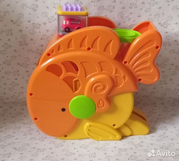 Золотая рыбка с кубиком fisher price