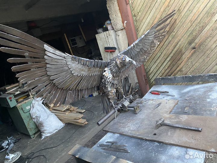 Птица из металла