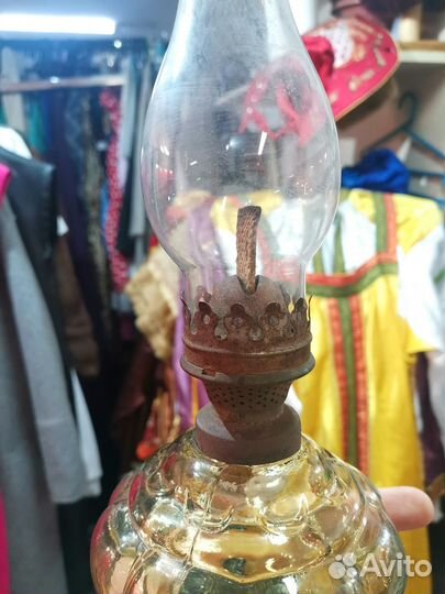 Старинная лампа на ножке керосиновая Двухцветная