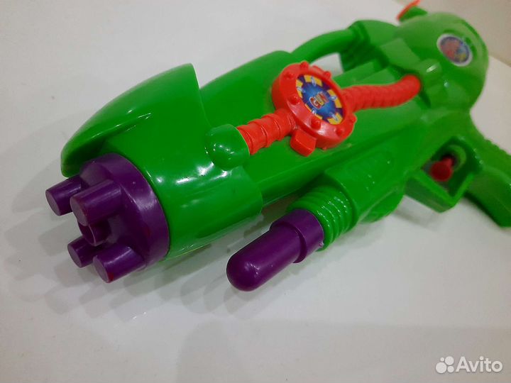 Игрушки разные пластиковые