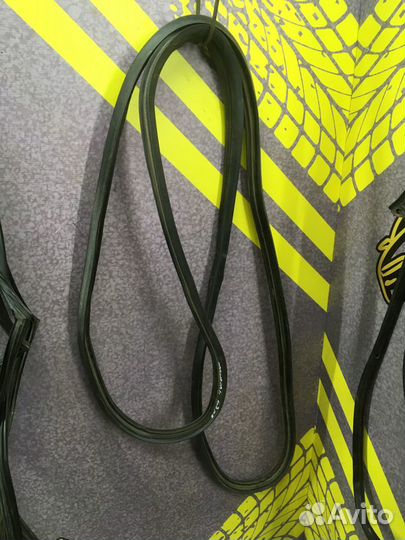 Молдинг Уплотнитель Mitsubishi Pajero Паджеро 4