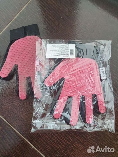 Перчатка для вычесывания шерсти