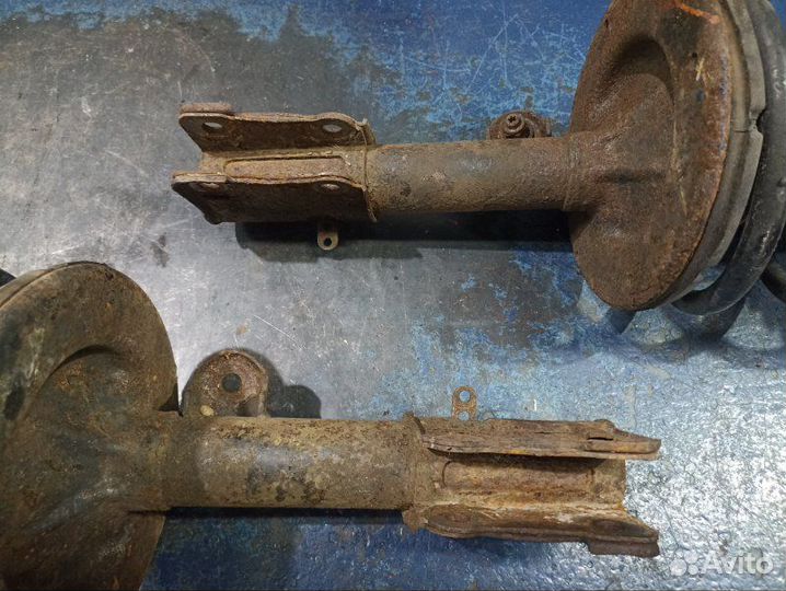 Стойки комплект передние Chrysler Voyager 4