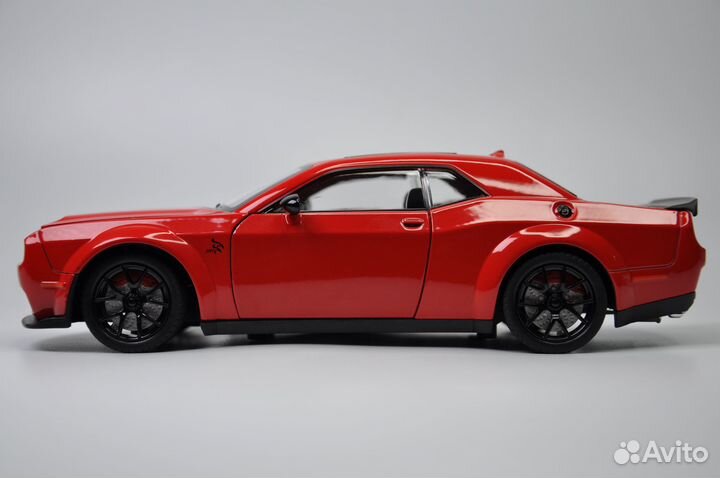 Модель авто Dodge Challenger SRT 1:24 металл