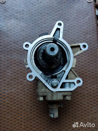 Ведущий вал раздаточной коробки с крышкой в сборе