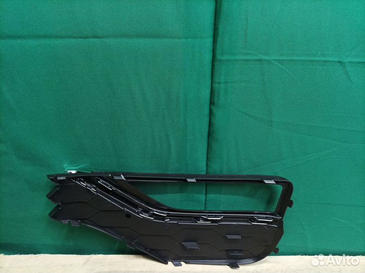 Окантовка птф правая Volkswagen Amarok 2 на 2010