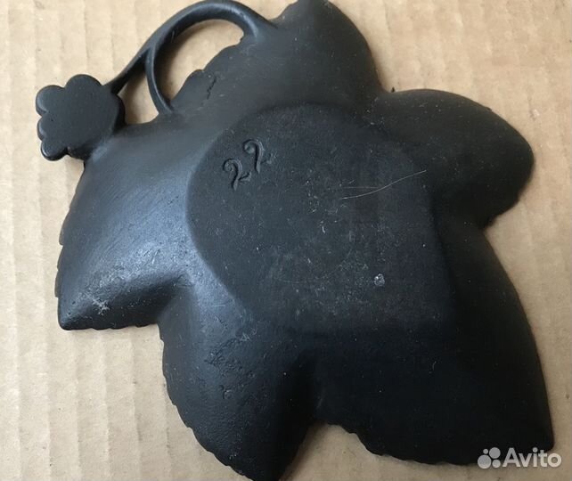 Старинная Пепельница тарелочка лист чугун литье