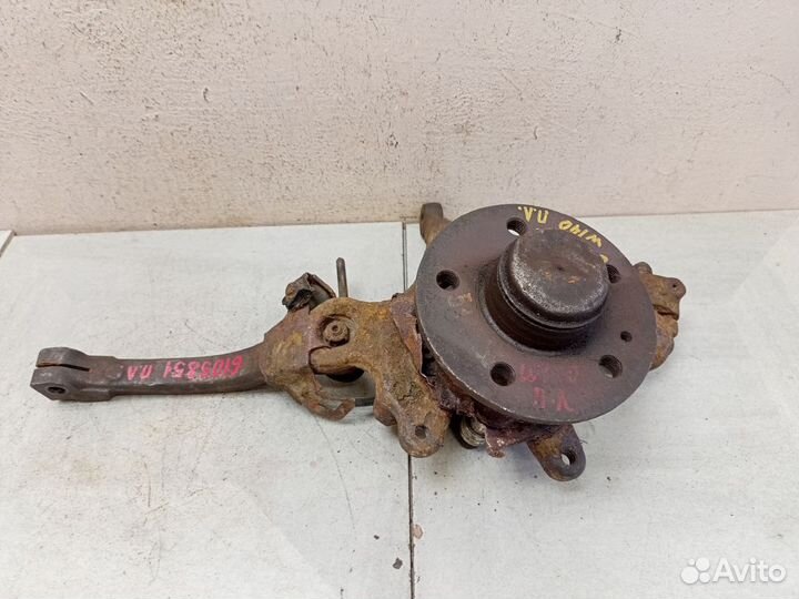 Кулак передний левый