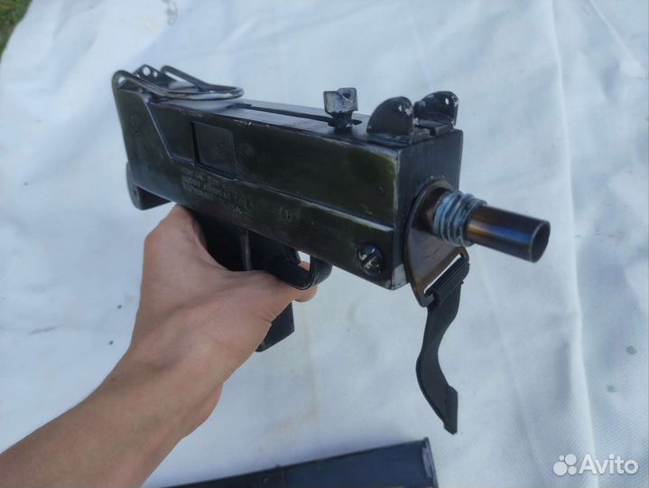 Пистолет пулемет из дерева. Макет Мак-10