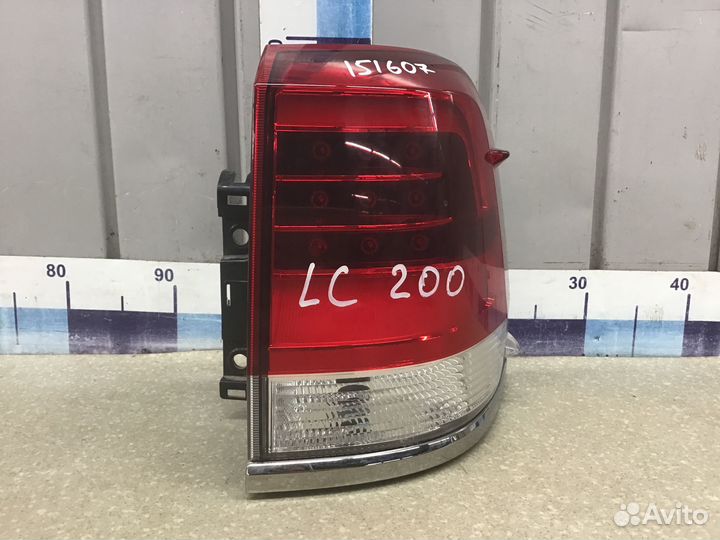 Фонарь задний наружный правый Toyota Land Cruiser