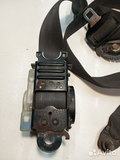 Ремень безопасности передний правый Toyota Carina