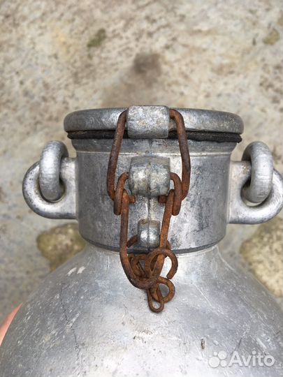 Амуниция немецких солдат фляги банки бутылки