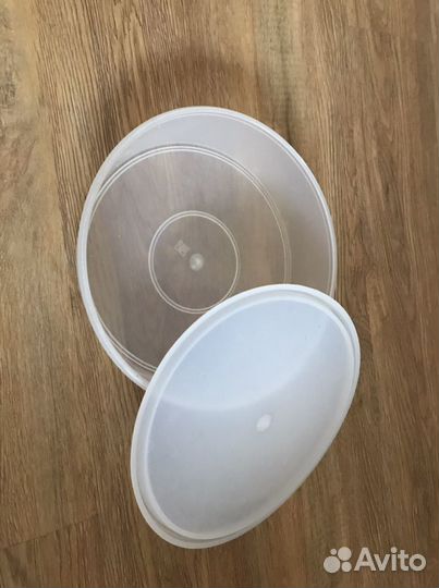 Пластиковый контейнер с крышкой. 1,3 л