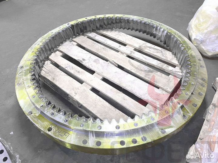 Опорно-поворотный круг PC400LC-8 208-25-61300