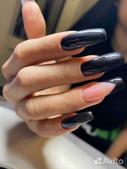 Модель на маникюр