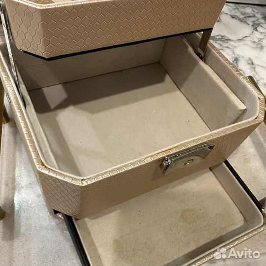 Шкатулка для украшений