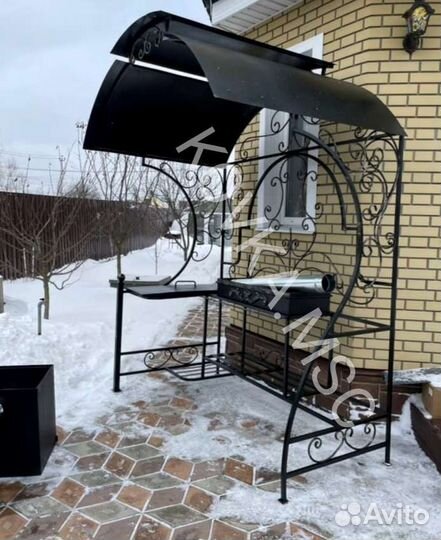 Мангал с крышей