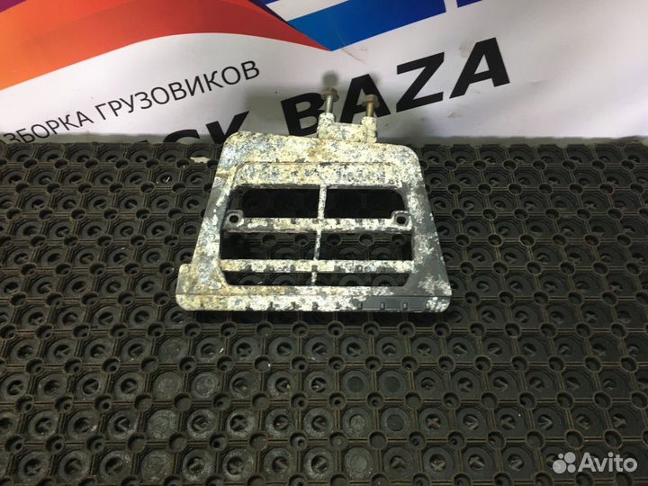 1638481 Кронштейн подножки правый Daf CF