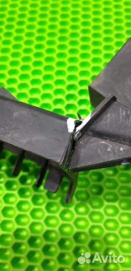 Кронштейн левой фары Volkswagen Polo Sedan