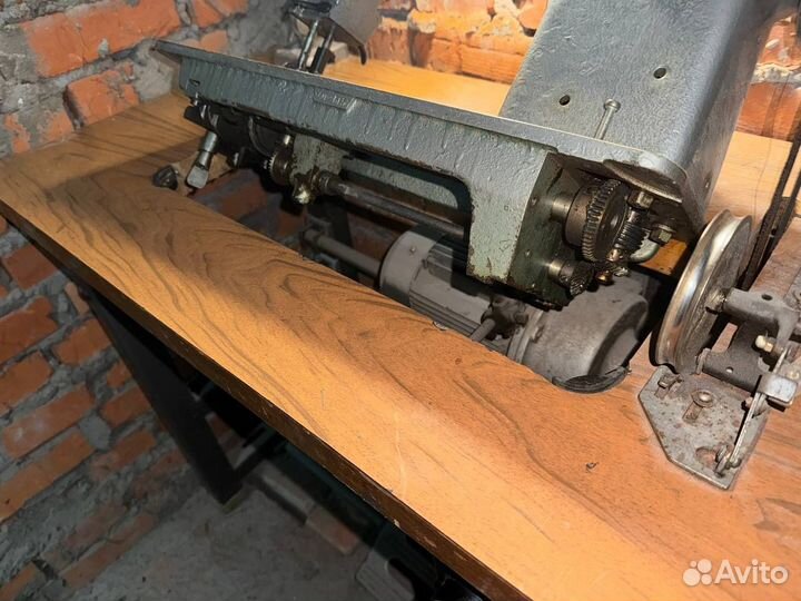 Швейная машинка по коже производственная