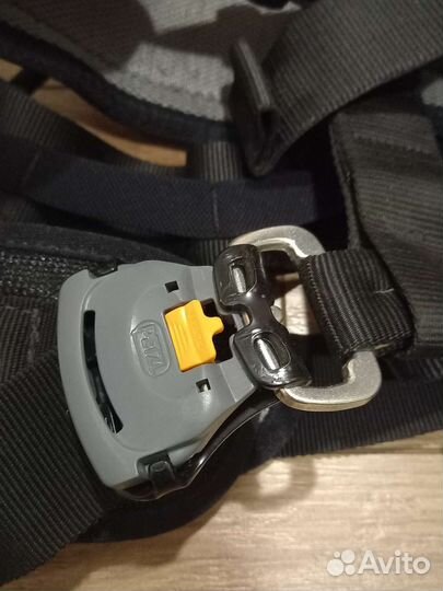 Страховочная привязь petzl