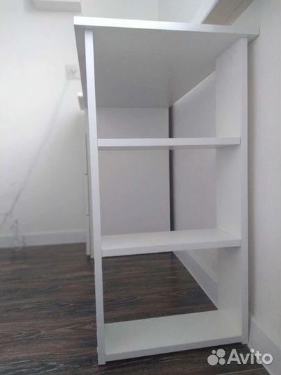 Компьютерный стол белый