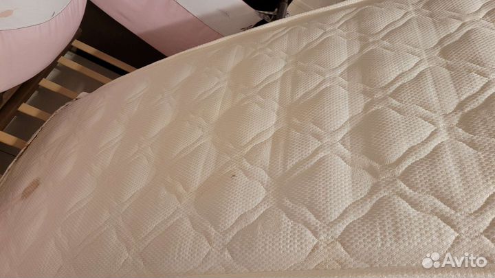 Детская кроватка с маятником и ящиком