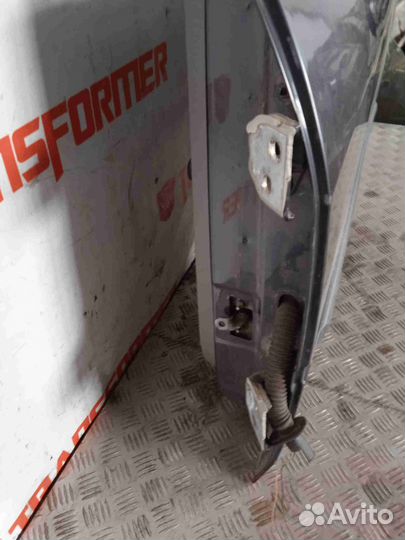 Петли двери задней левой Рено Логан 1