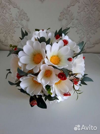 Светильники ромашки, крокусы. Ростовые цветы