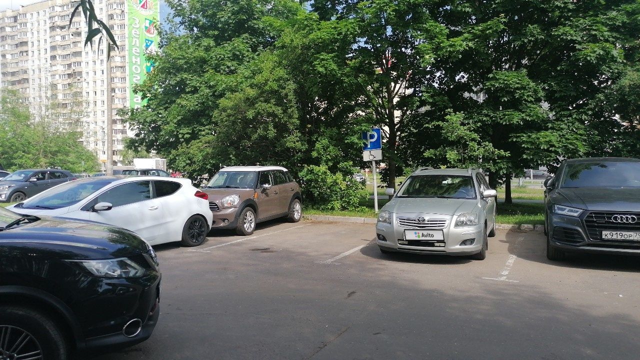Toyota Avensis: фото владельца