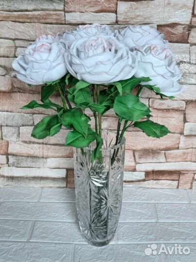 Лилия, розы