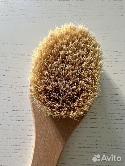 Массажная щетка body shop