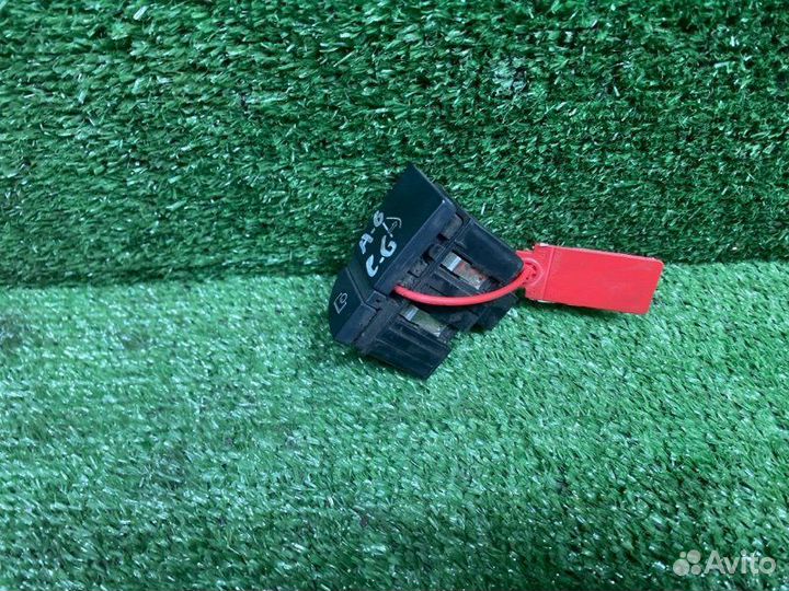 Кнопка открывания бардачка Audi A6 C6