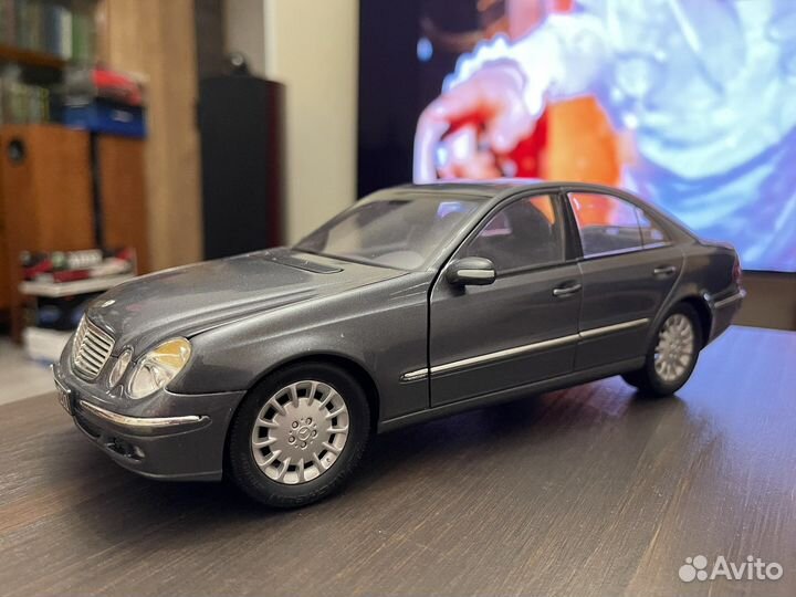 Mercedes w211 e-class Kuosho 1/18