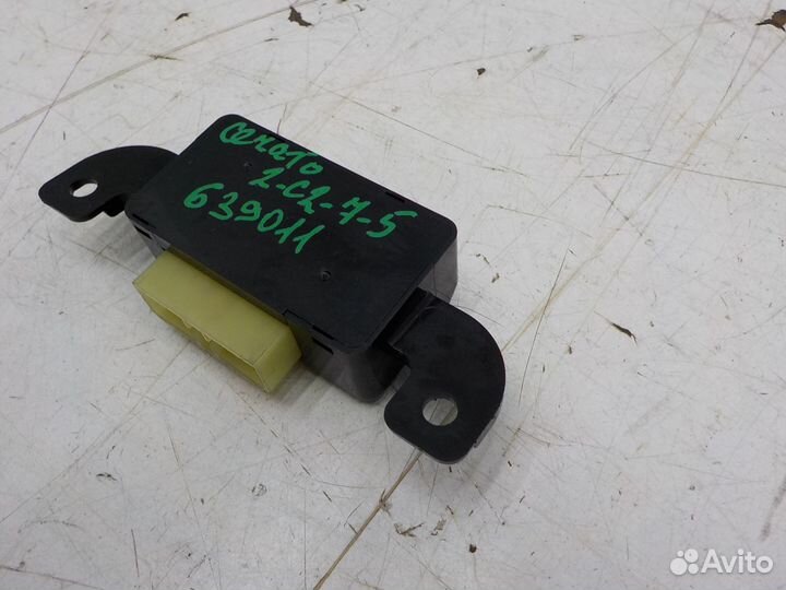 Блок управления зеркалами Kia Cerato 2004-2008