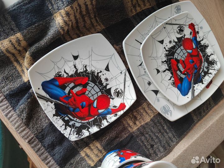 Кружки, тарелки. Посуда детская