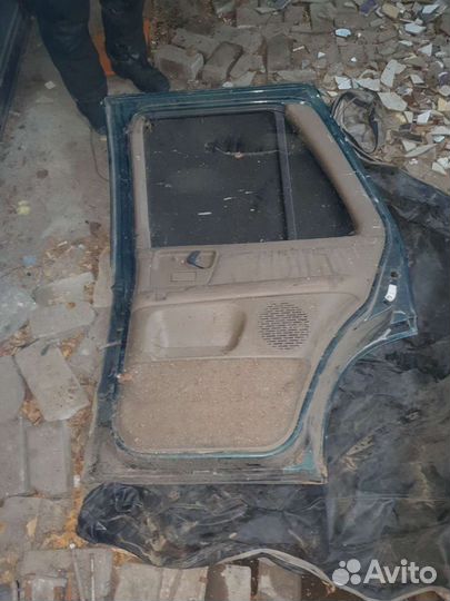 Боковое стекло двери на шевроле блейзер 1993г
