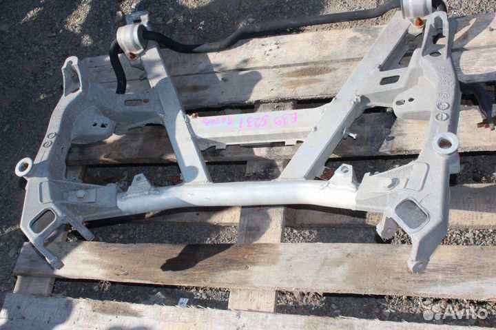 Передняя балка BMW 523i E39 98г