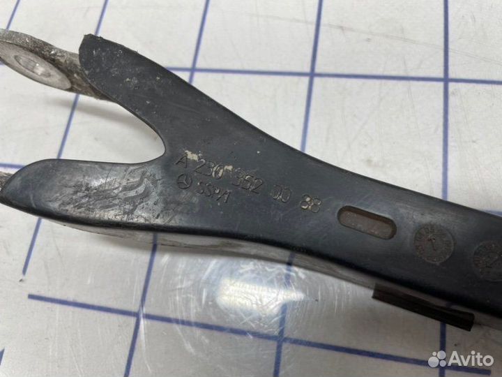 Рычаг подвески верхний задний правый Mercedes-Benz