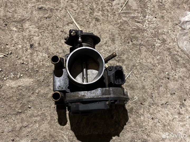 Дроссельная заслонка vw passat B5 1.6