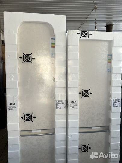 Холодильник indesit DS 4200 E бежевый,200см