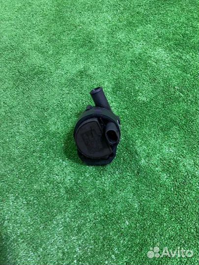 Насос охлаждающей жидкости Mercedes-Benz Gls 166